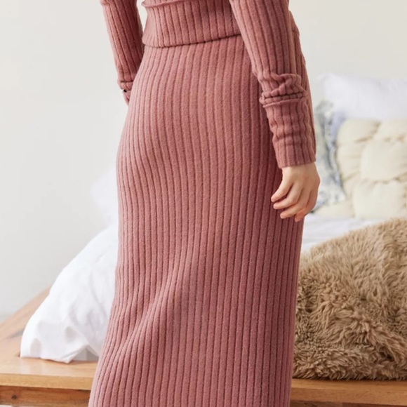 NEW UO Out From Under Bounce Plush Suki Ribbed Maxi Skirt - Picture 5 of 8